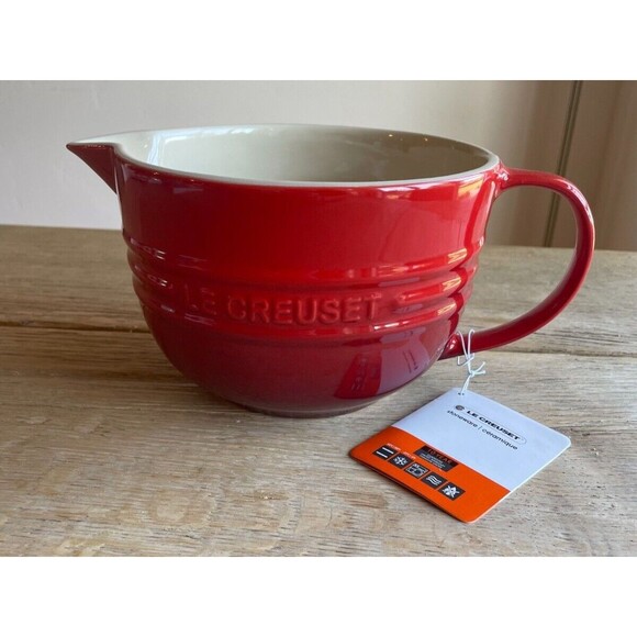 NEW Le Creuset Stoneware Batter Mixing Bowl 2 qt. Cerise Cherry Red - Picture 3 of 10
